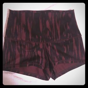 Lululemon Size 6 Roll Down Boogie Short
